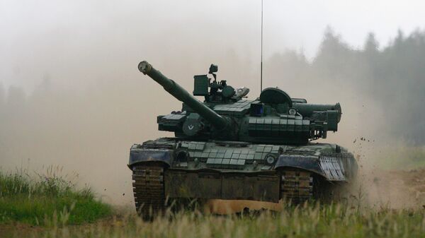 #Танк Т-80У на марше
