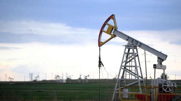 Работа нефтяных станков - качалок
