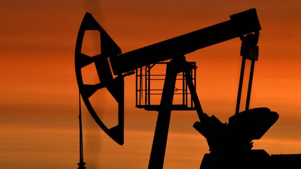 Добыча нефти.