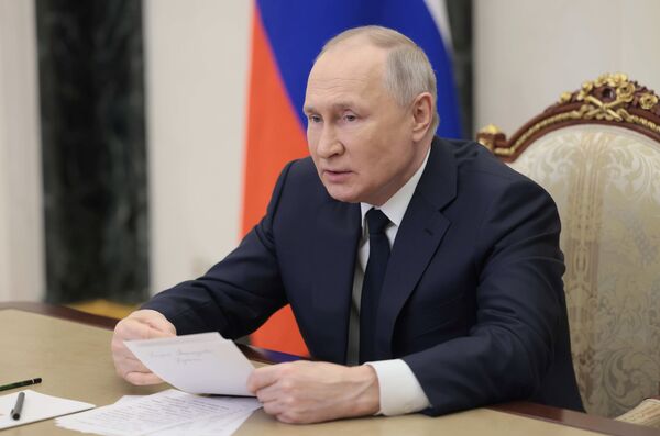 Президент РФ В. Путин принял участие в церемонии открытия Года педагога и наставника