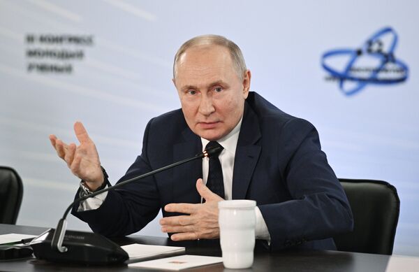 Президент РФ В. Путин посетил III Конгресс молодых ученых
